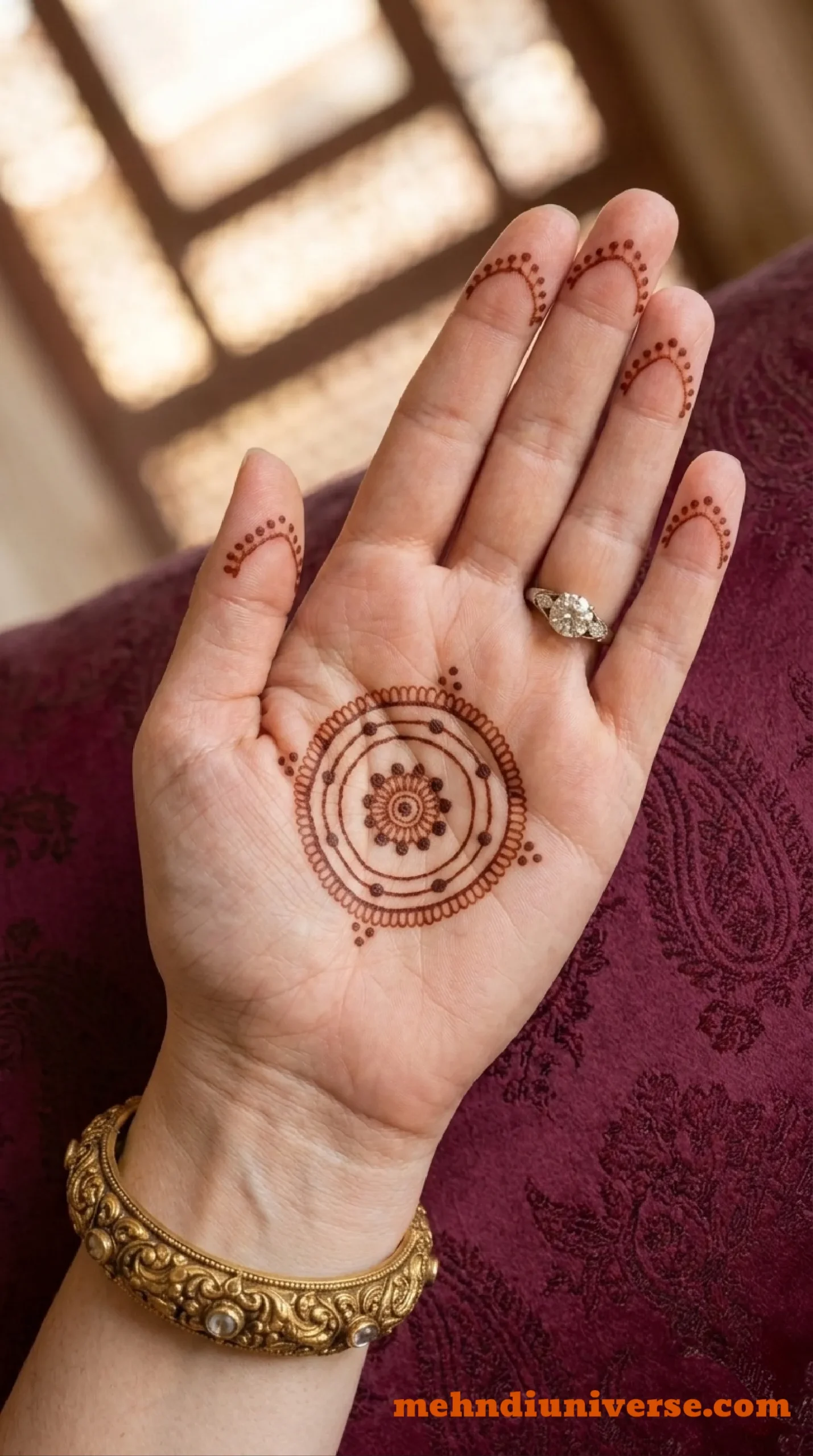 Simple minimal mehndi design with concentric mandala pattern on front hands 010 v1